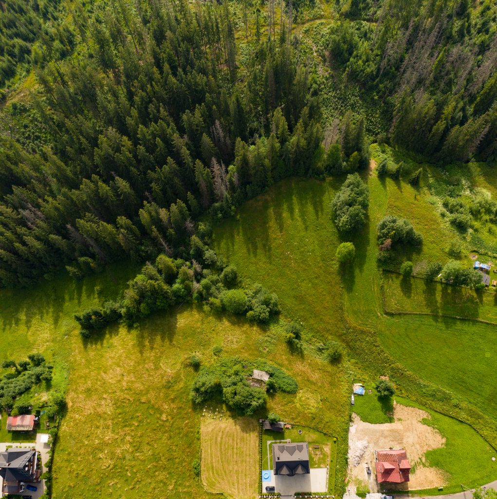 Widok na teren, gdzie powstają Cyrhla Villas